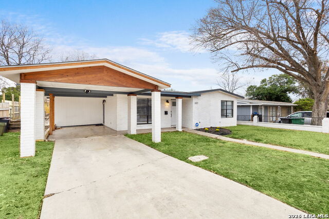 Image 4 of 37 For 607 Redcliff Dr