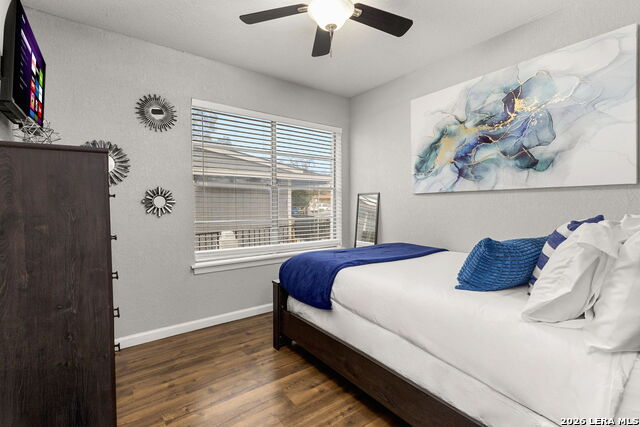 Image 5 of 37 For 607 Redcliff Dr