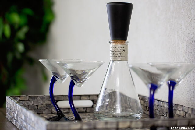 Image 9 of 37 For 607 Redcliff Dr