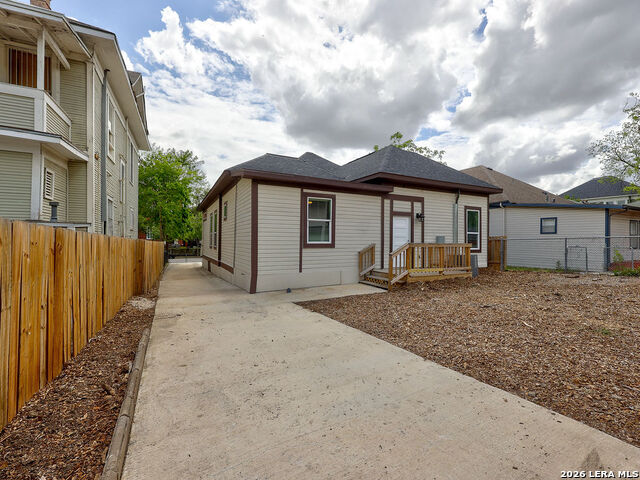 Image 12 of 76 For 507 Mistletoe W