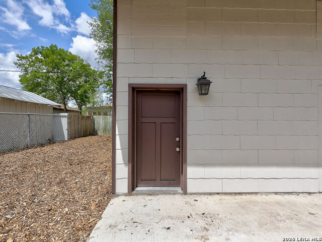 Image 16 of 76 For 507 Mistletoe W