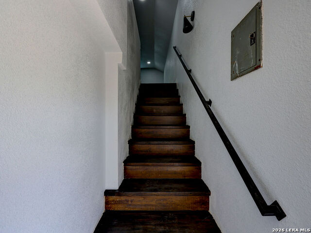 Image 19 of 76 For 507 Mistletoe W