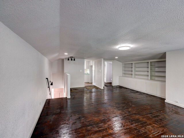 Image 21 of 76 For 507 Mistletoe W