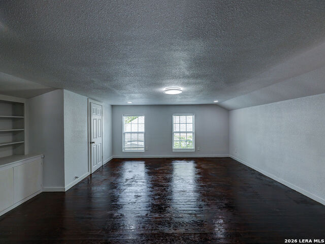 Image 24 of 76 For 507 Mistletoe W