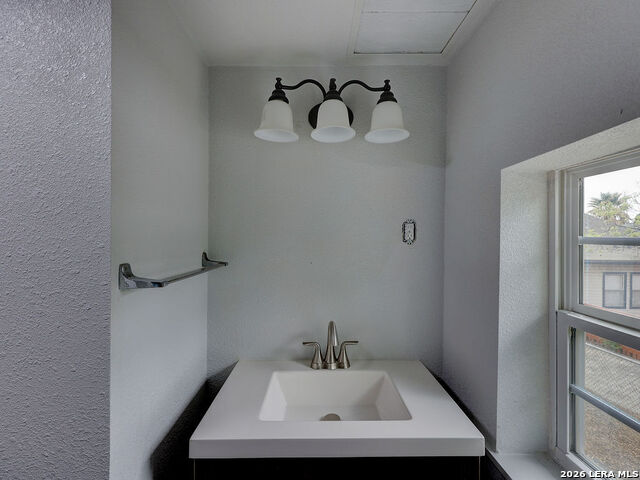 Image 30 of 76 For 507 Mistletoe W