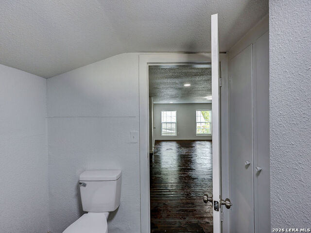 Image 31 of 76 For 507 Mistletoe W