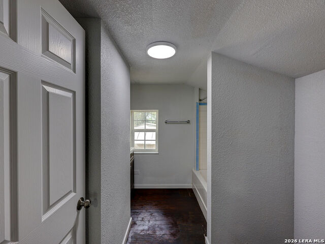 Image 32 of 76 For 507 Mistletoe W