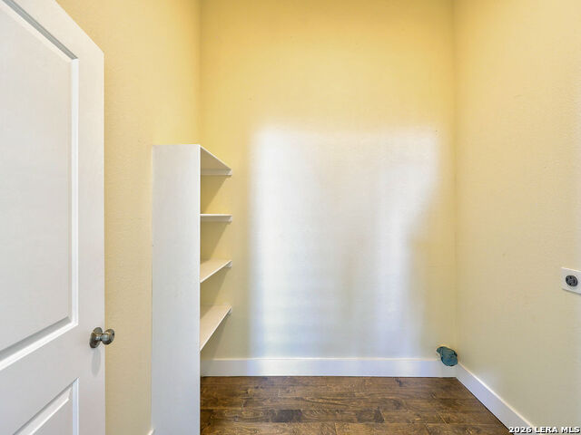 Image 58 of 76 For 507 Mistletoe W