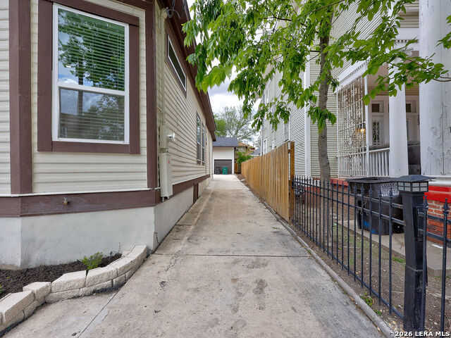 Image 9 of 76 For 507 Mistletoe W