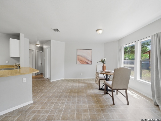 Listing photo id 8 for 4403 Misty Springs Dr