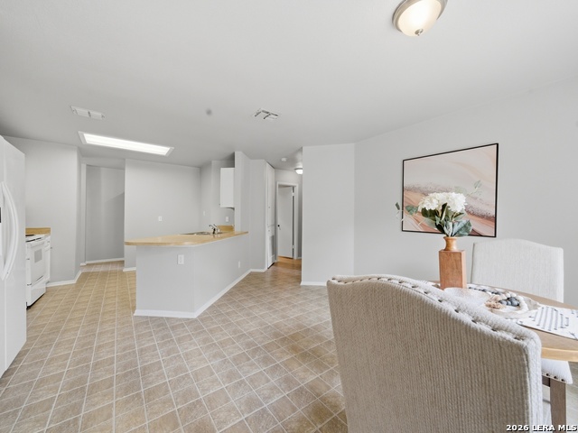 Listing photo id 10 for 4403 Misty Springs Dr