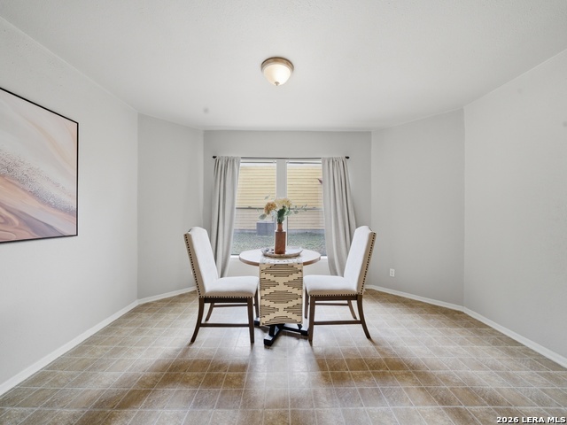 Listing photo id 12 for 4403 Misty Springs Dr