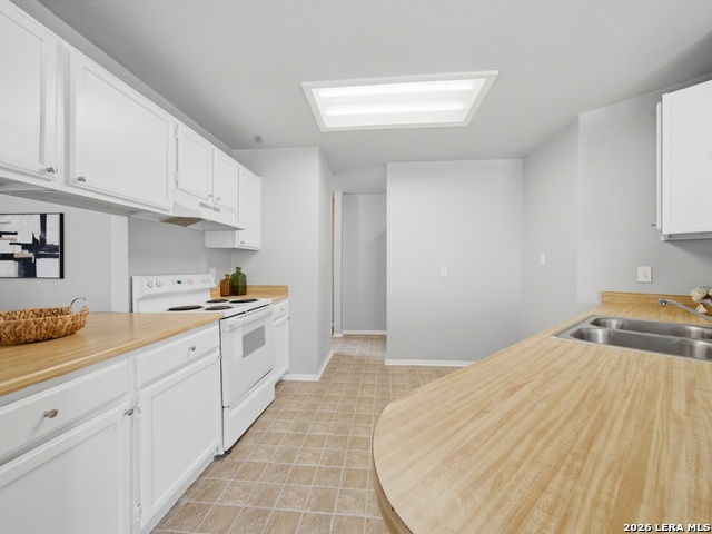 Listing photo id 14 for 4403 Misty Springs Dr