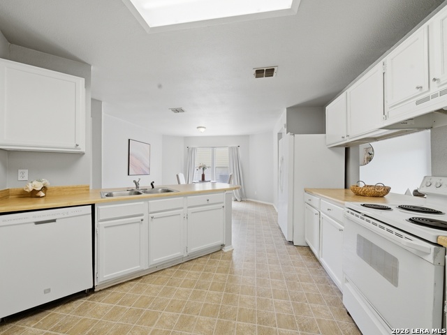 Listing photo id 15 for 4403 Misty Springs Dr