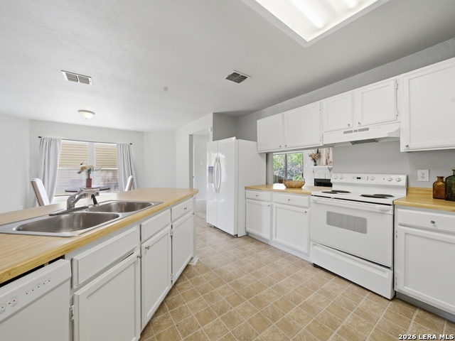 Listing photo id 16 for 4403 Misty Springs Dr