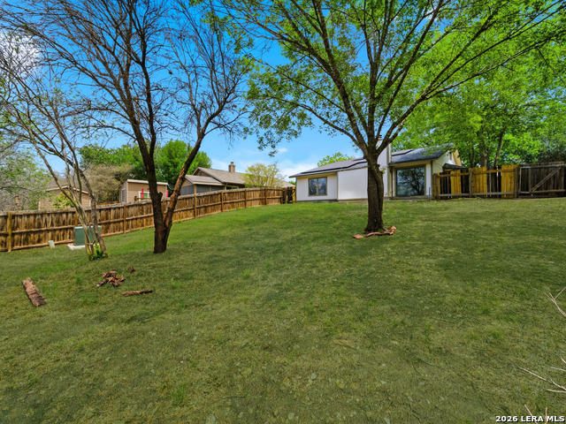 Listing photo id 3 for 4403 Misty Springs Dr