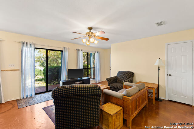 Image 25 of 49 For 1021 Hillcrest Forest