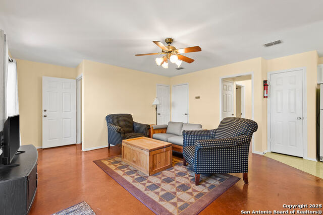 Image 26 of 49 For 1021 Hillcrest Forest