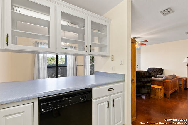 Image 37 of 49 For 1021 Hillcrest Forest