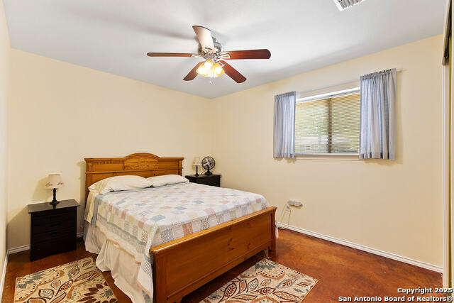 Image 43 of 49 For 1021 Hillcrest Forest