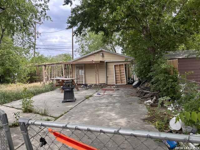 Image 4 of 10 For 154 Hutchins E