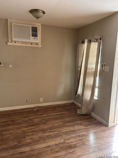 Image 5 of 10 For 154 Hutchins E