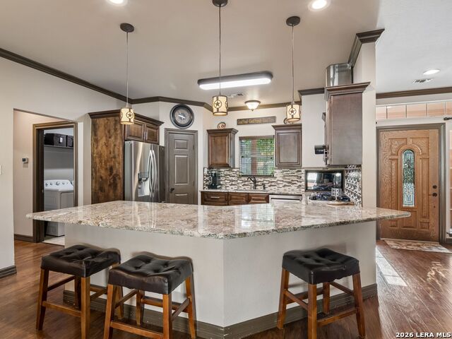 Image 8 of 62 For 1090 Grand Pass