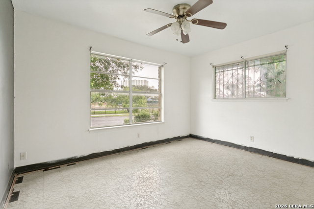 Image 19 of 35 For 622 Trafalgar Rd