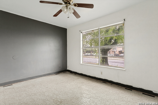 Image 20 of 35 For 622 Trafalgar Rd