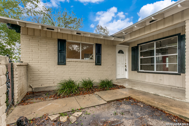 Image 3 of 35 For 622 Trafalgar Rd