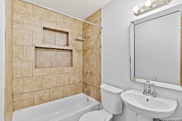 Image 11 of 26 For 127 Zerrcliff Ln