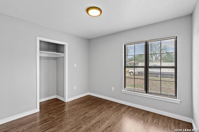 Image 12 of 26 For 127 Zerrcliff Ln