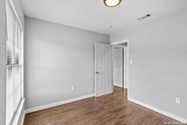 Image 13 of 26 For 127 Zerrcliff Ln