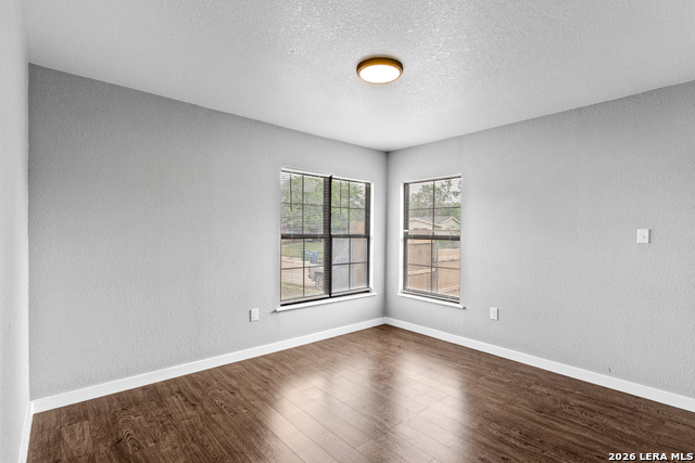 Image 14 of 26 For 127 Zerrcliff Ln