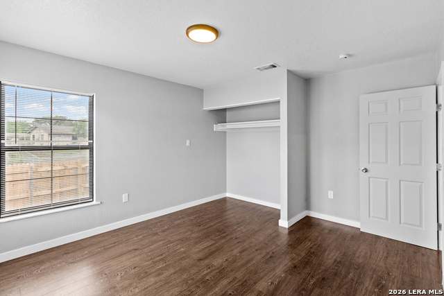 Image 15 of 26 For 127 Zerrcliff Ln