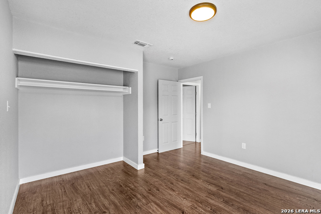 Image 16 of 26 For 127 Zerrcliff Ln