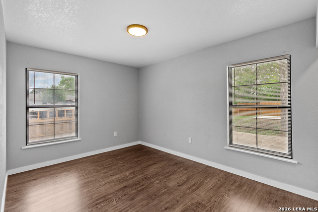 Image 17 of 26 For 127 Zerrcliff Ln