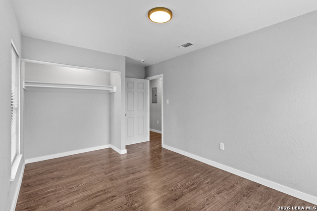 Image 19 of 26 For 127 Zerrcliff Ln