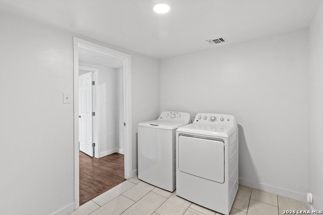 Image 20 of 26 For 127 Zerrcliff Ln