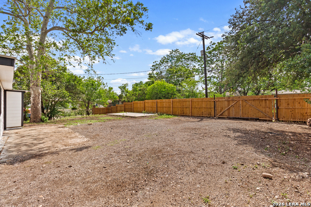 Image 23 of 26 For 127 Zerrcliff Ln