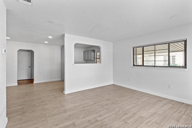 Image 6 of 26 For 127 Zerrcliff Ln