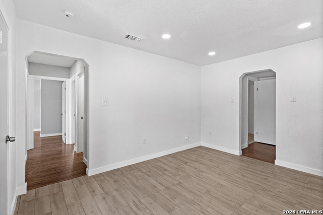 Image 7 of 26 For 127 Zerrcliff Ln