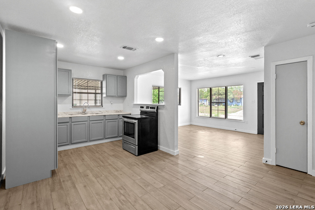 Image 8 of 26 For 127 Zerrcliff Ln