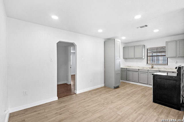 Image 9 of 26 For 127 Zerrcliff Ln