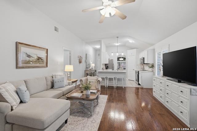 Image 3 of 18 For 6102 Wood Pass