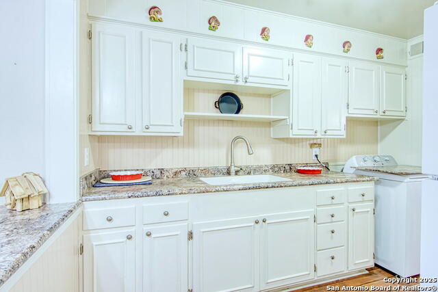 Listing photo id 8 for 323 Hatcher Ave