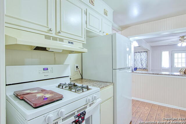 Listing photo id 10 for 323 Hatcher Ave