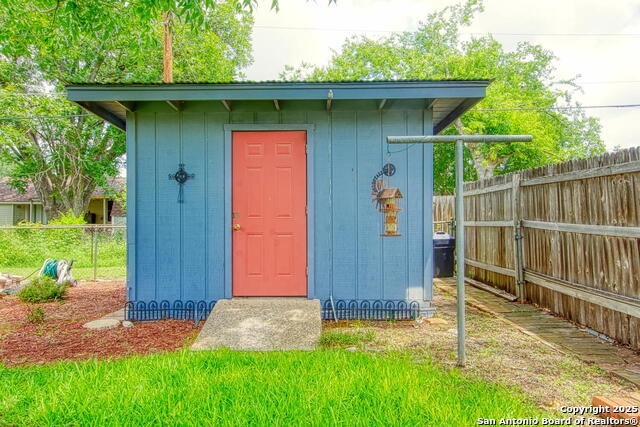 Listing photo id 34 for 323 Hatcher Ave