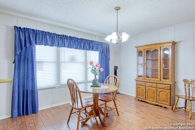 Listing photo id 3 for 323 Hatcher Ave