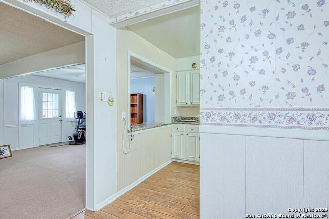 Listing photo id 6 for 323 Hatcher Ave